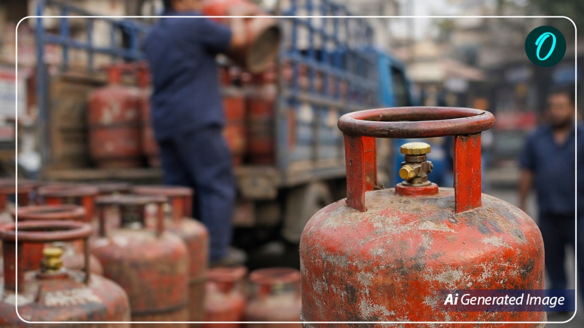 Delhi LPG Price Today: दिल्ली में LPG सिलेंडर के दाम में उछाल, ₹913 के पार पहुंची कीमतें, कितना है आज का रेट?