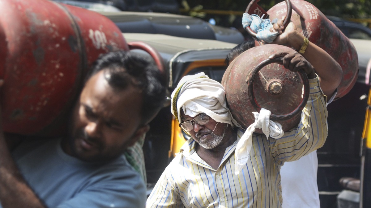 Uttar Pradesh LPG Cylinder Price Today List: गैस सिलेंडर Lucknow में कितना महंगा? 39 जिलों में कितना है रेट?