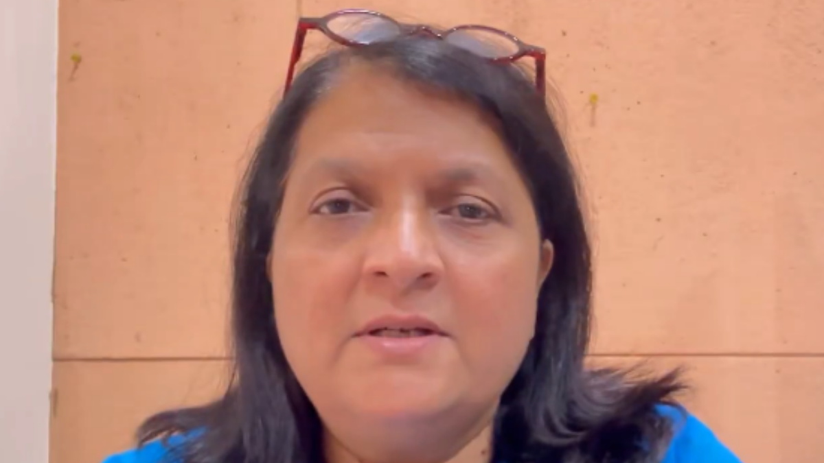 '39 मंत्रियों में से केवल 4 महिलाएं', Anjali Damania कौन हैं? CM फडणवीस को महिला आरक्षण को लेकर किया चैलेंज