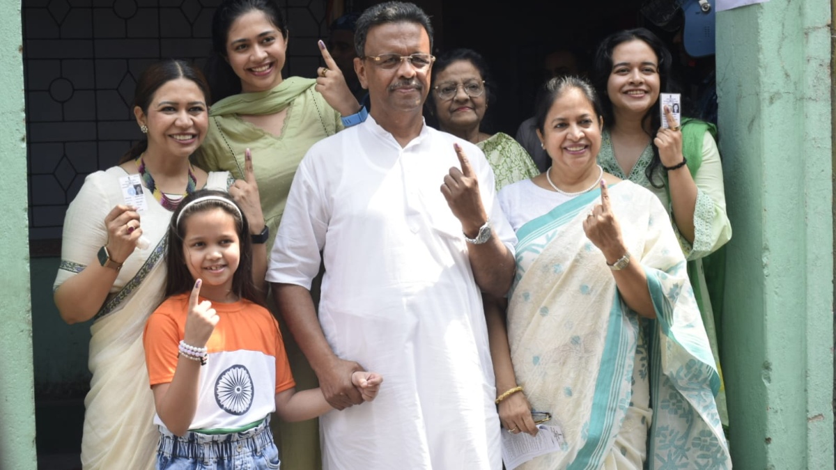 Bengal Election 2026: ममता के मंत्री ने कम उम्र की बच्ची से डलावाया वोट? फोटो आई सामने तो उठे सवाल