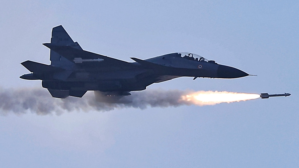 Defence News: Su-30 पर DRDO लगाएगा LRLACM मिसाइल, क्या है इसकी खासियत? कैसे करेगी एयरफोर्स की मदद