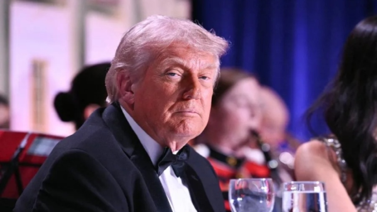 Donald Trump: वॉशिंगटन के होटल में अंधाधुंध फायरिंग, मेज के नीचे छिपे ट्रंप, सामने आया Video