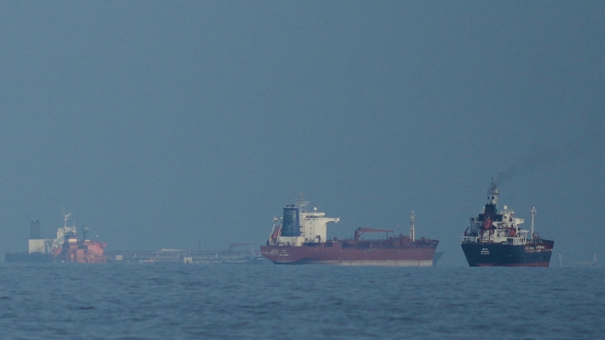 Hormuz Attacked: होर्मुज से गुजरने वाले जहाजों पर हमला, भारतीय जहाज पर फायरिंग की खबर, ईरान ने बंद किया रास्ता