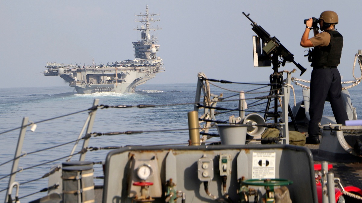 Hormuz Crisis: होर्मुज से गुजर रहा था 21 भारतीयों वाला जहाज, हो गया हमला, मंत्रालय ने अब क्या दी जानकारी?