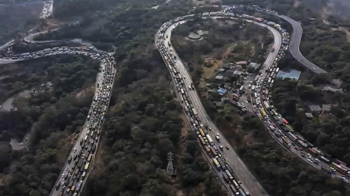 Mumbai-Pune Expressway पर दो दिनों तक रहेगा ट्रैफिक ब्लॉक, यात्रा से पहले जांच लें वैकल्पिक मार्ग