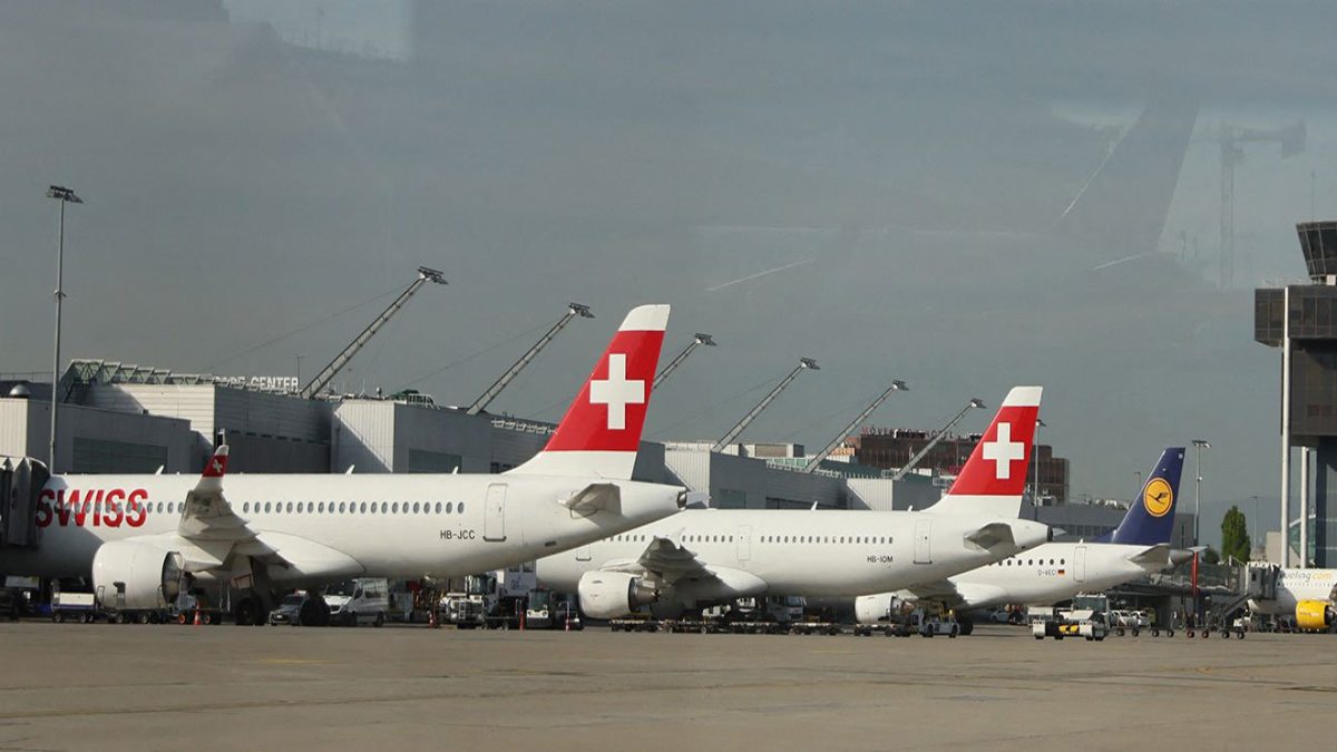 Swiss Flight A330: टेकऑफ करते ही स्विस फ्लाइट के इंजन में लगी आग, 232 लोग थे सवार, मचा हड़कंप, एडवाइजरी जारी