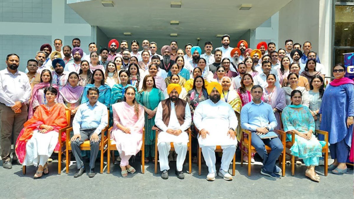 Punjab AAP: फिनलैंड में ट्रेनिंग के लिए रवाना हुए पंजाब के सरकारी शिक्षक, CM मान बोले- शिक्षा से बदलेगा भविष्य