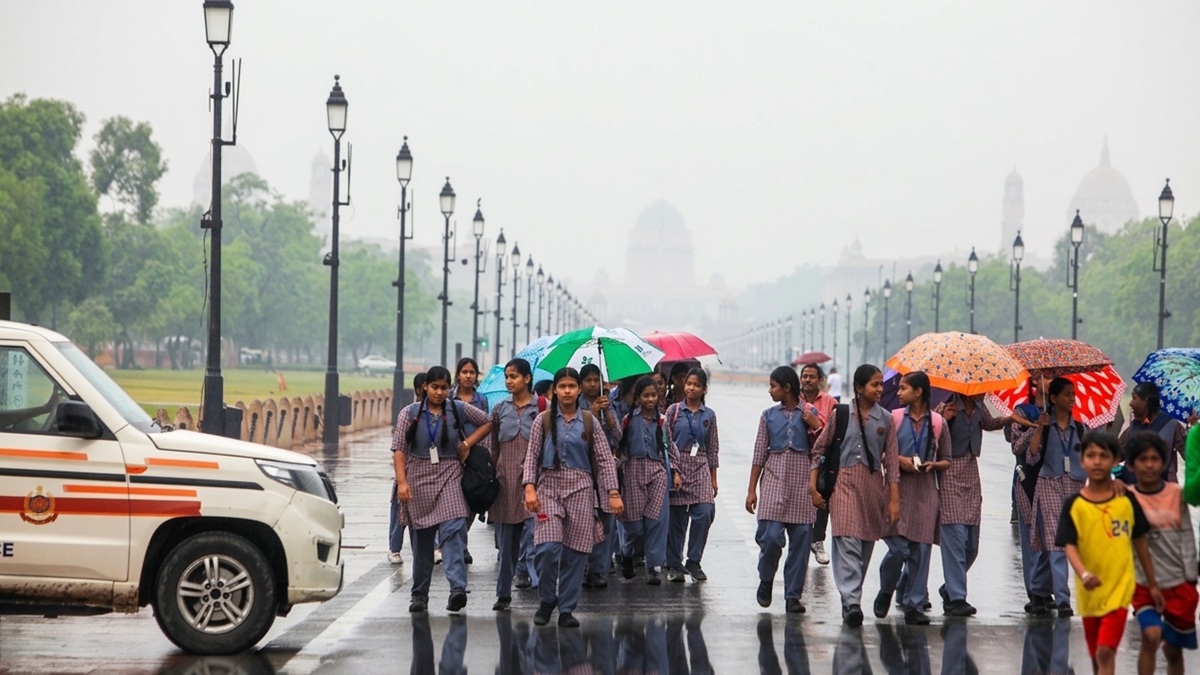 Delhi Rain: दिल्ली में कब होगी बारिश? IMD का बड़ा अपडेट,हीटवेव पर मिलेगी राहत या बढ़ेगी बेचैनी?