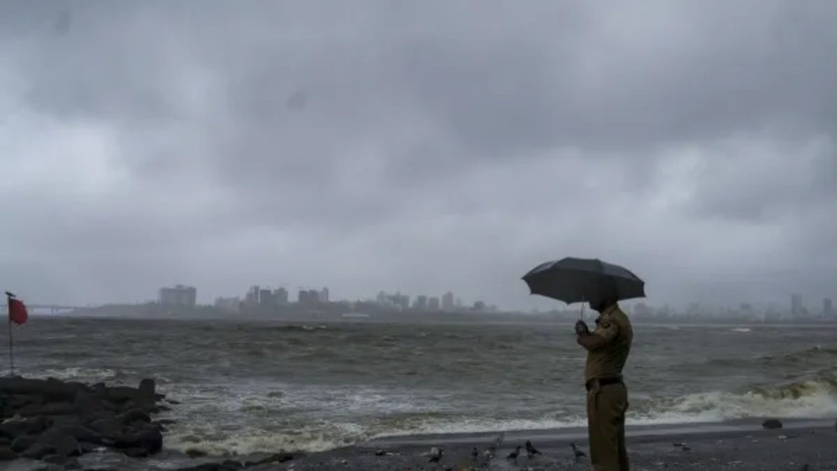 Maharashtra Weather: 12 जिलों में Rain Alert लेकिन Mumbai में सताएगी उमस, क्या है मानसून का ताजा अपडेट?