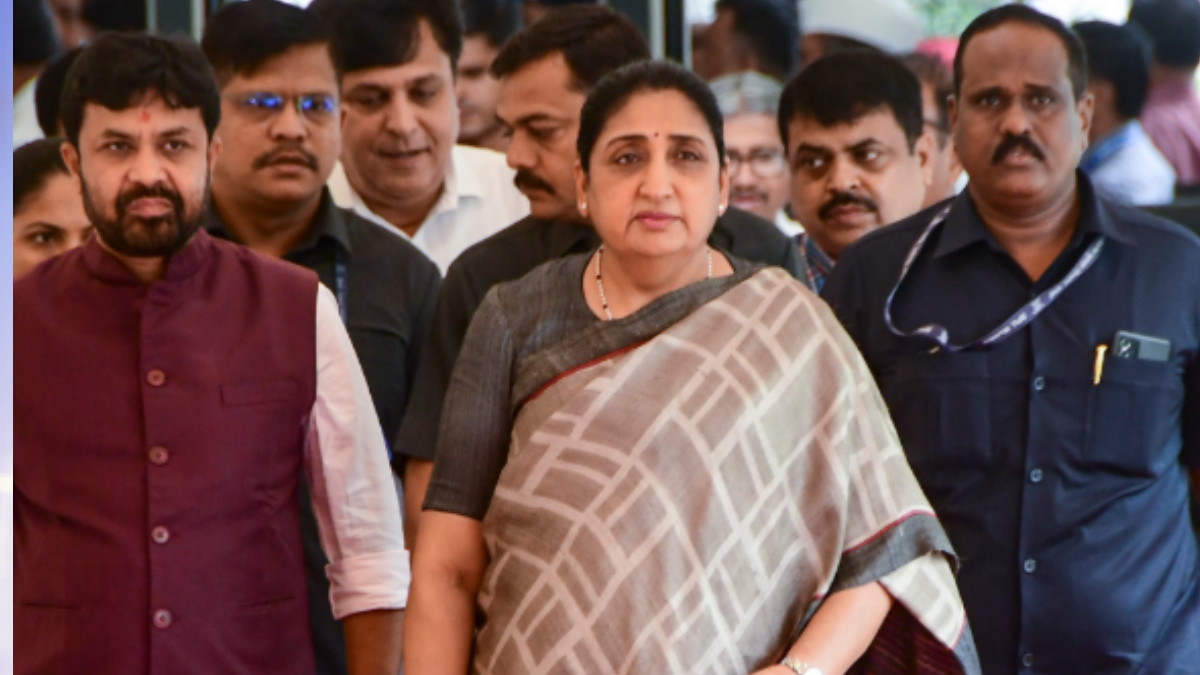 सुनेत्रा पवार को उनकी ही NCP के नेता ने भिजवाई लीगल नोटिस, कौन हैं सच्चिदानंद सिंह? क्‍या है आरोप