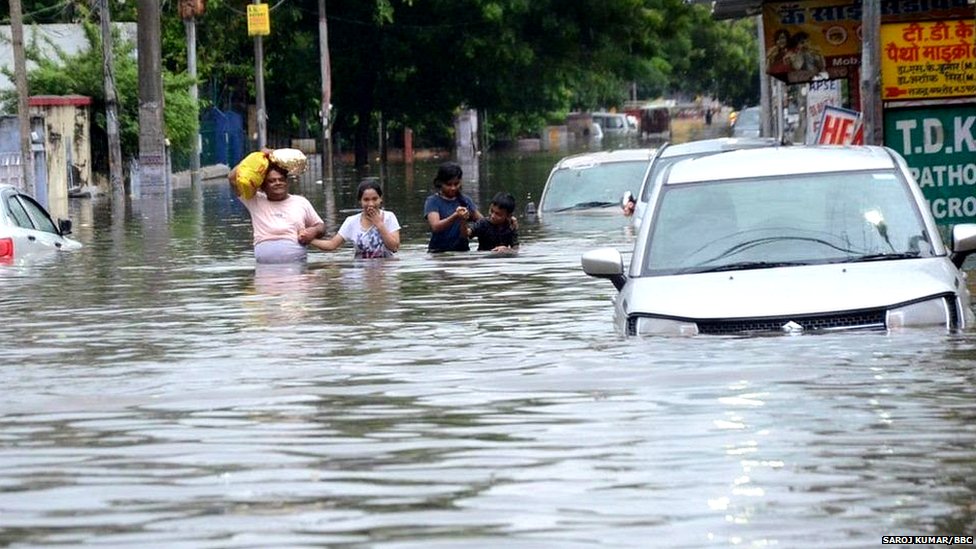 पटना: पानी निकलने तक की सुविधा नहीं फिर ज़मीन इतनी महंगी क्यों?