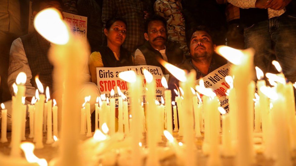 क्या भारत में देर से मिलता है रेप पीड़िताओं को इंसाफ़?