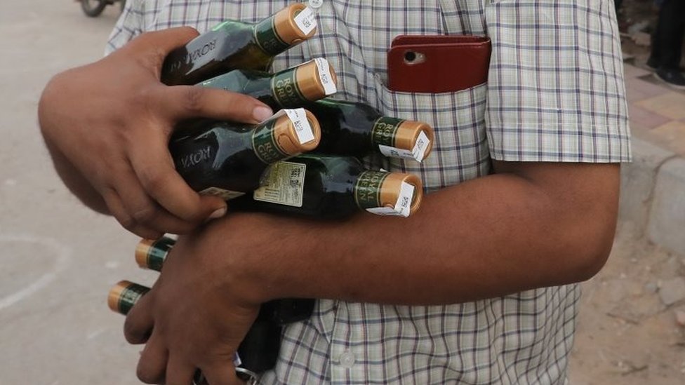 दिल्ली में क्या हर मोहल्ले में खुल जाएगी शराब की दुकान?