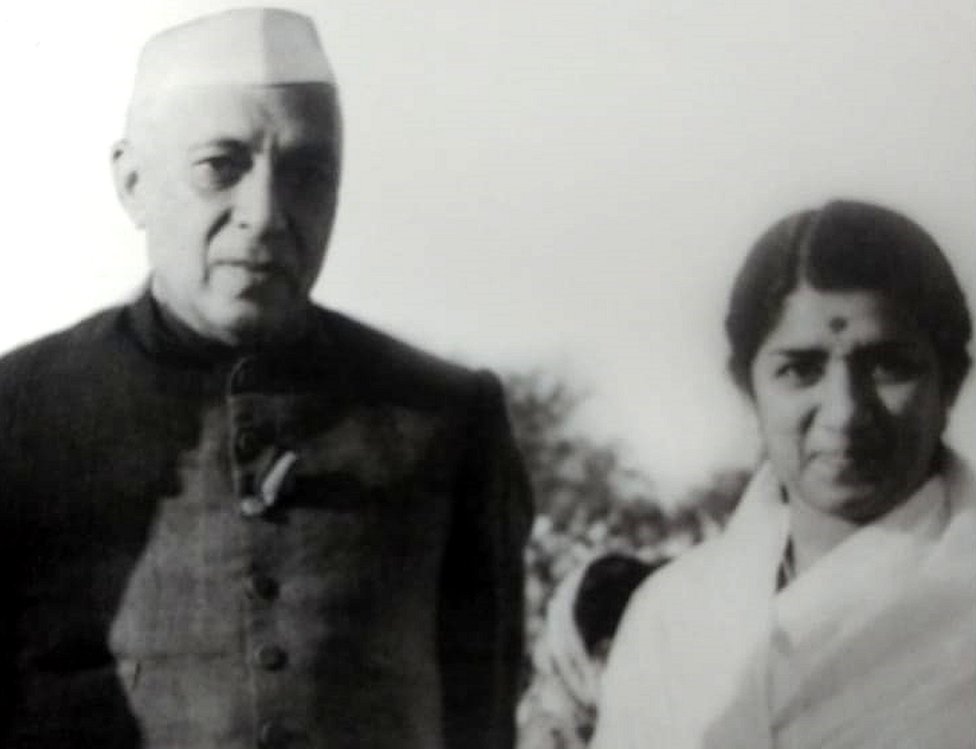 लता मंगेशकरः जब प्रधानमंत्री नेहरू की आँखें भर आईं