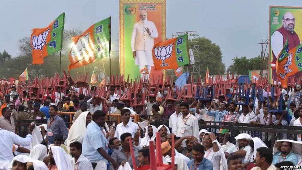 क्या राहुल गांधी की लोकसभा सदस्यता ख़त्म होने का कांग्रेस फायदा उठा पाएगी?