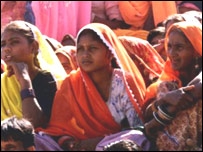 'आर्थिक संकट की मार महिलाओं पर ज़्यादा' 'आर्थिक संकट की मार महिलाओं पर ज़्यादा'