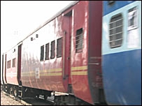ठहराव स्थगित करने पर ट्रेन में आग लगाई ठहराव स्थगित करने पर ट्रेन में आग लगाई