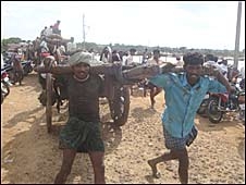 बर्बाद हो गया रजोली गांव बर्बाद हो गया रजोली गांव