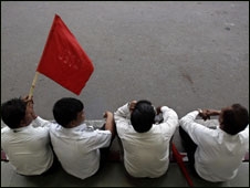 एअर इंडिया के कर्मचारी हड़ताल पर एअर इंडिया के कर्मचारी हड़ताल पर