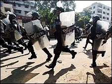 बांगलादेश में व्यापक विरोध प्रदर्शन बांगलादेश में व्यापक विरोध प्रदर्शन