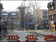 'किसी को भी लाल चौक के पास नहीं आने दिया जाएगा' 'किसी को भी लाल चौक के पास नहीं आने दिया जाएगा'