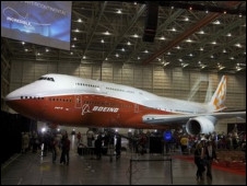 बोइंग ने 747 का नया मॉडल पेश किया बोइंग ने 747 का नया मॉडल पेश किया