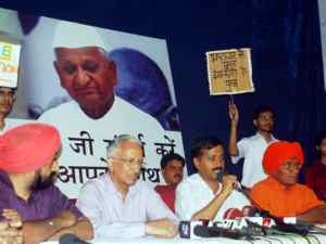 Jaspal Bhatti and Swami Agnivesh with others Jaspal Bhatti and Swami Agnivesh with others