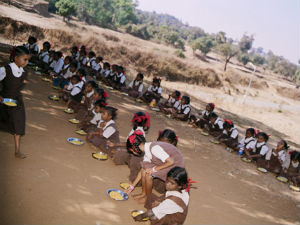 Lizard in Mid Day Meal in Kurukshetra, 47 children fell ill Lizard in Mid Day Meal in Kurukshetra, 47 children fell ill