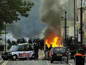 London riots: Model breaks down in tears as she gets six months for Argos theft London riots: Model breaks down in tears as she gets six months for Argos theft