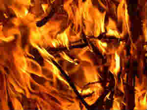 Delhi: Youth set fire on bike over car scrape Delhi: Youth set fire on bike over car scrape