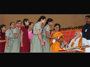 Narendra Modi with students Narendra Modi with students