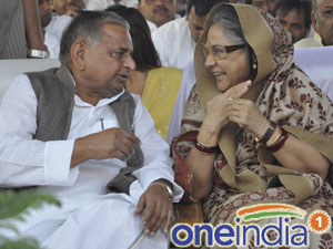 Mulayam Singh Yadav and Jaya Bachchan Mulayam Singh Yadav and Jaya Bachchan