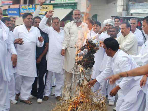 यूपीए सरकार का पुतला फूंका