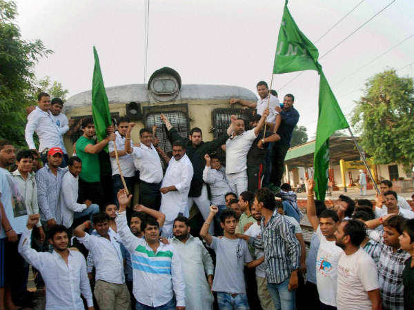  फरीदाबाद में आईएनएलडी कार्यकर्ताओं का विरोध प्रदर्शन 