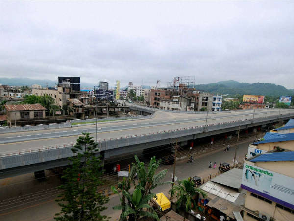 गुवाहटी की खाली पड़ी सड़कें