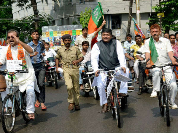  भाजपा नेता रवि शंकर प्रसाद ने साइकिल रैली निकाली