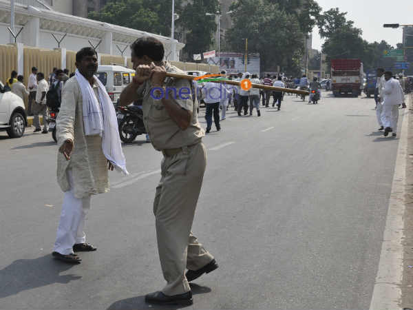 अपने अधिकारों की बात करने आये थे 