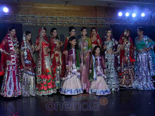 रैंप पर बच्‍चे 