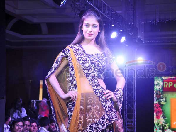 फैशन शो की झलकियां