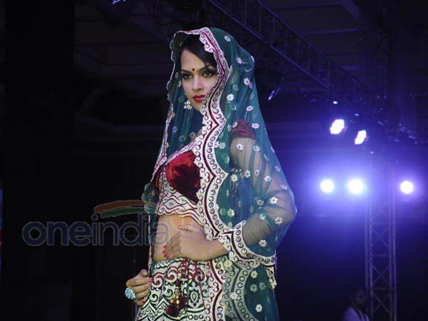 फैशन शो की झलकियां