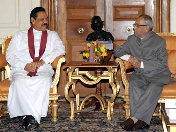 श्रीलंका के राष्ट्रपति महिंदा राजपक्शे के साथ मुलाकात श्रीलंका के राष्ट्रपति महिंदा राजपक्शे के साथ मुलाकात