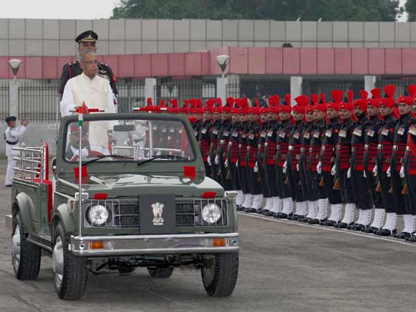 कोलकाता एयरपोर्ट पर प्रणब कोलकाता एयरपोर्ट पर प्रणब