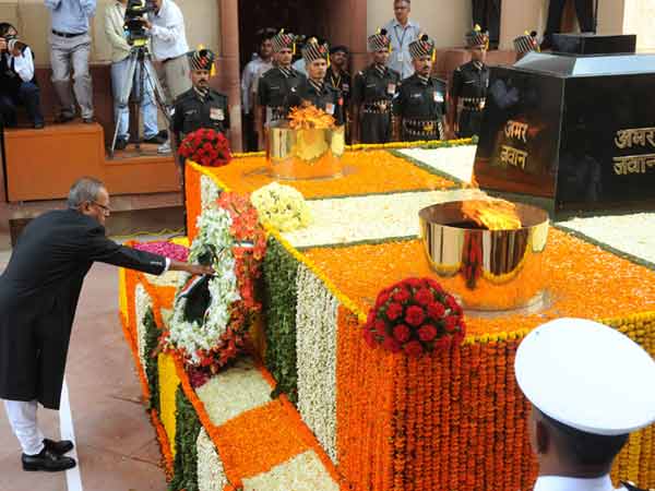 अमर जवान पर राष्ट्रपति अमर जवान पर राष्ट्रपति