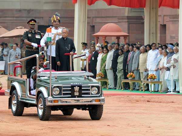शपथ ग्रहण के बाद गार्ड ऑफ ऑनर शपथ ग्रहण के बाद गार्ड ऑफ ऑनर