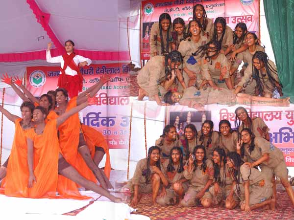 सराही गई नारी सशक्तिकरण व भू्रण हत्या की कोरियोग्राफी
