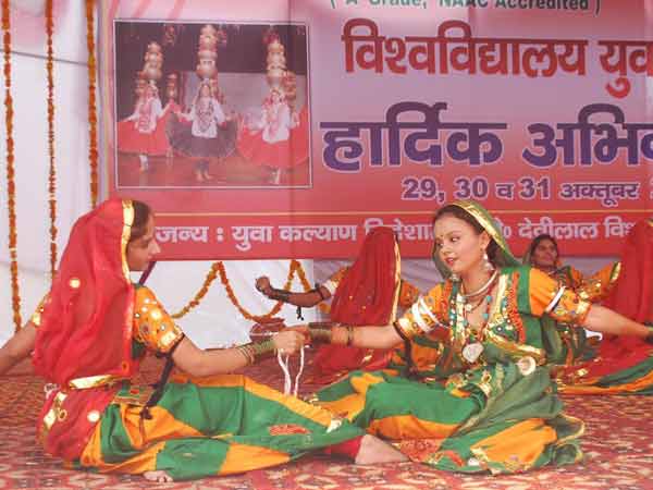 'केसरियां बालम आयो रे-पधारो म्हारे देस' में दिखा राजस्थानी कल्चर