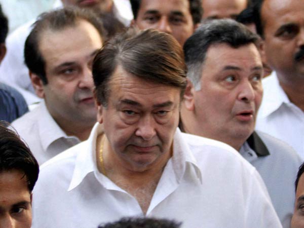 बॉलीवुड की हस्तियां पहुंचीं