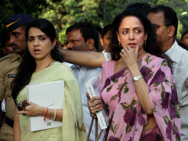 मातोश्री पहुंची हेमा मालिनी