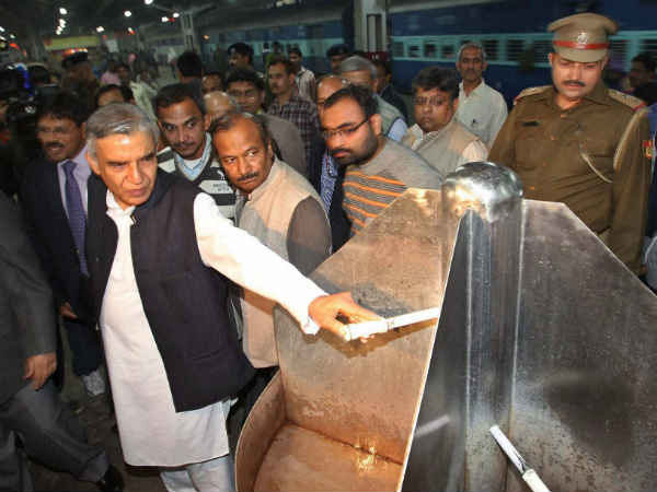 रेल मंत्री ने किया औचक निरीक्षण 