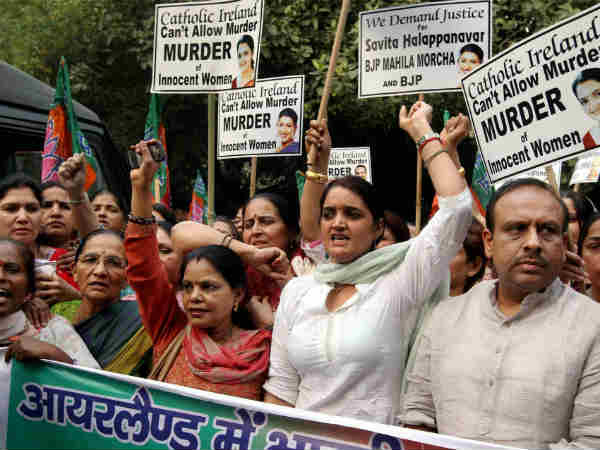 सविता के लिये प्रदर्शन 